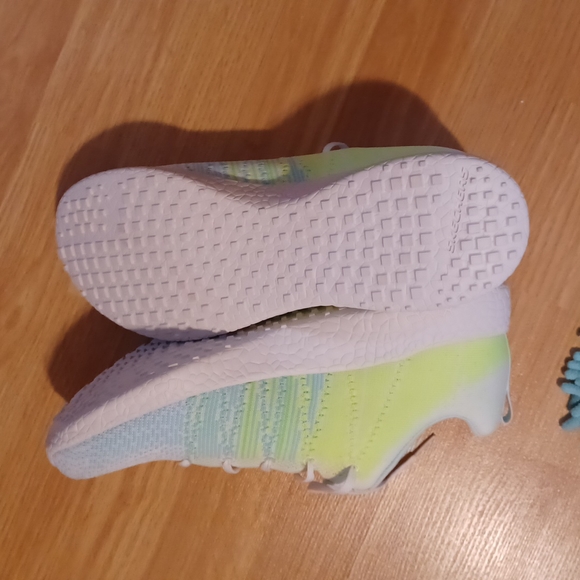 Women's Sketcher runners - Picture 4 of 6